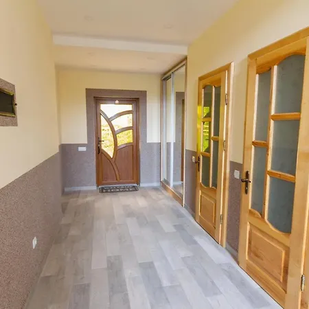 під лісом Hotel