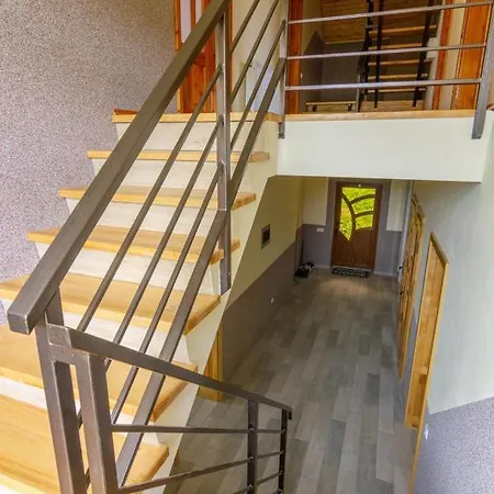 під лісом Hotell 3*