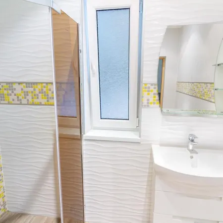 Hotel під лісом 3*