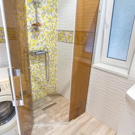 під лісом Hotel Volovets