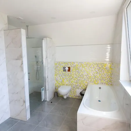 під лісом Hotell