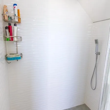 під лісом Hotel