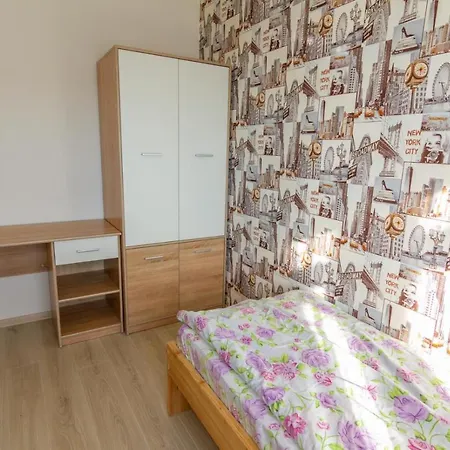 під лісом Hotell 3*