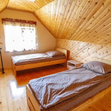 під лісом Hotel Volovets