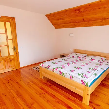 під лісом Hotel 3*