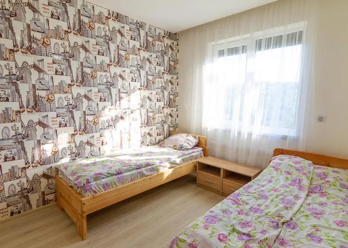 під лісом